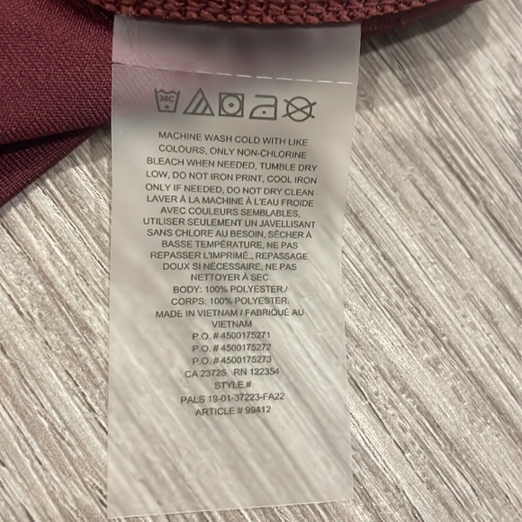 Brand new Aritzia TnAction small tank top - Picture 7 of 8